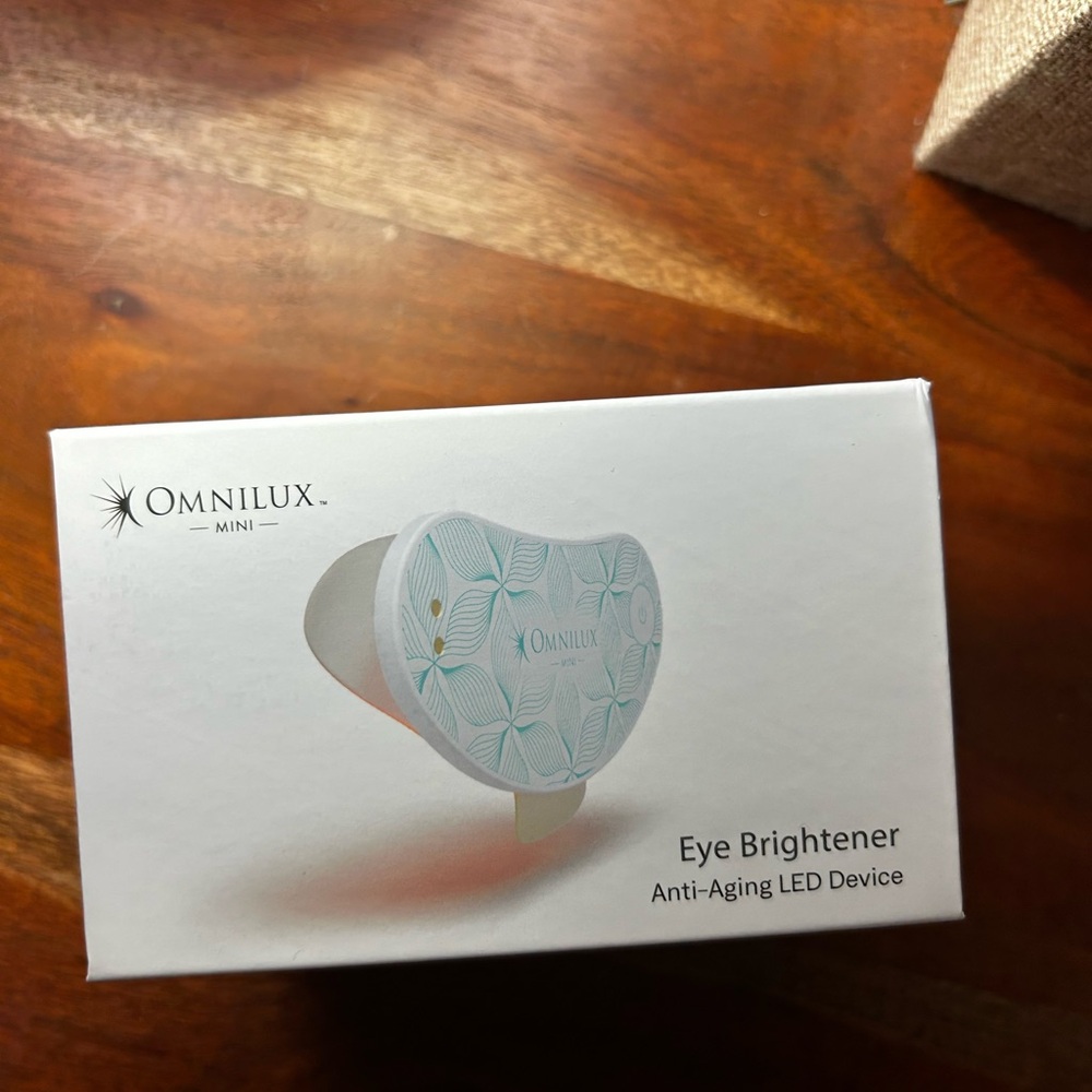 Omnilux red light eye brightener